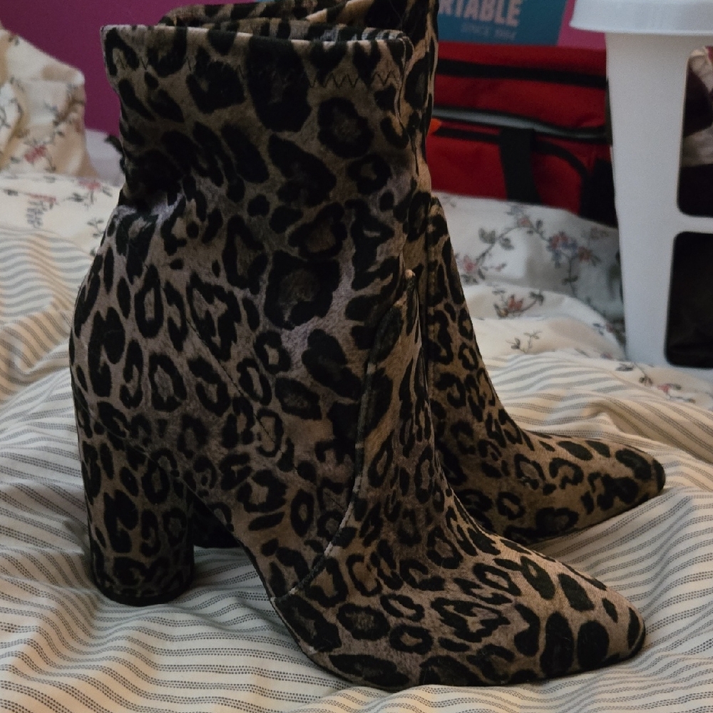 a new day Brown and Black Ankle Boots with Chunky Heel 9 LIKE NEW